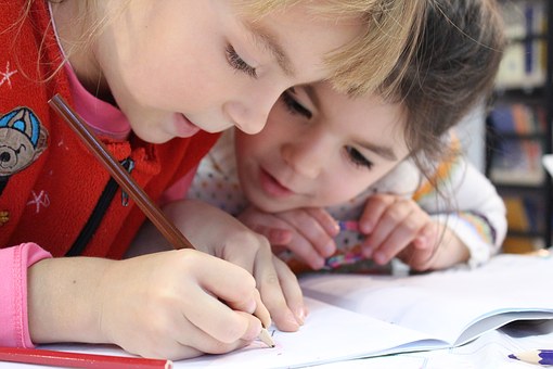 schreibende Vorschulkinder